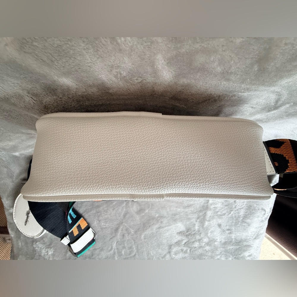 🕶️ Karl Lagerfeld Paris Maybelle Logo Camera Bag – White  NWOT w/ coin pouch - Picture 12 of 13